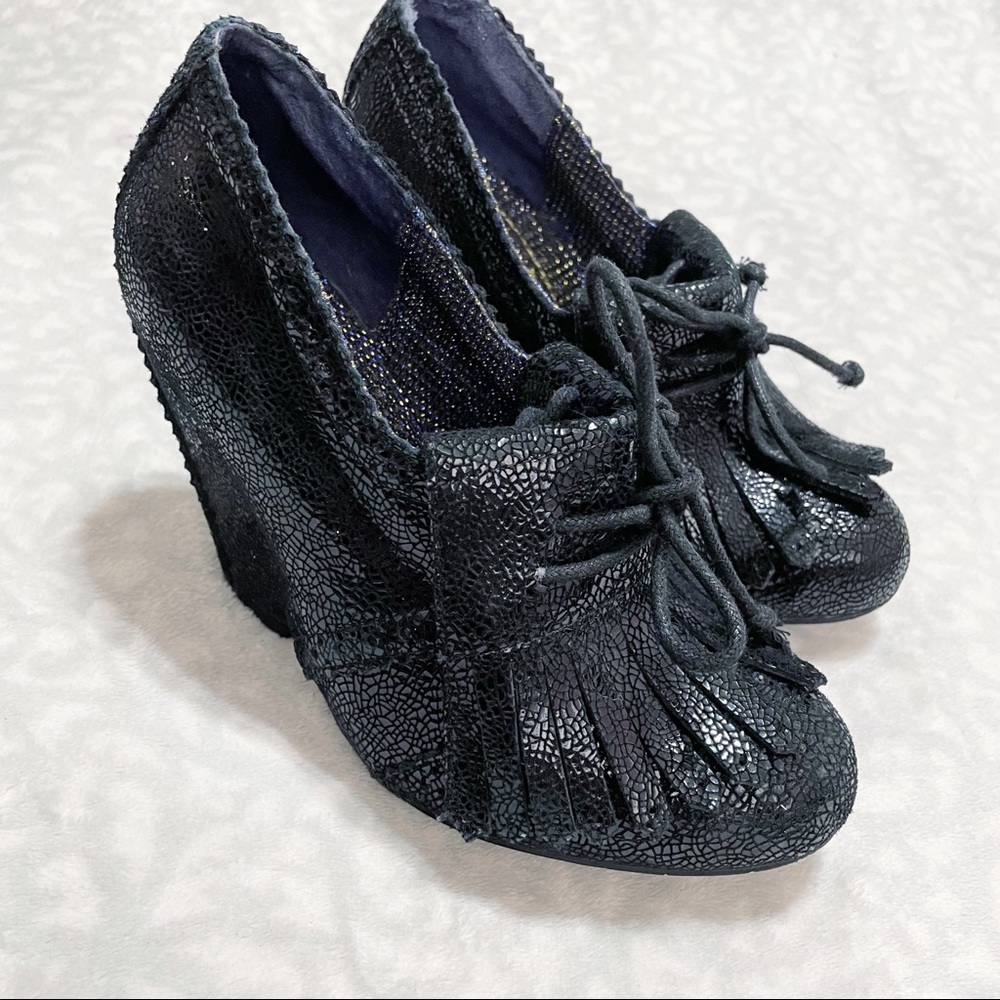 Irregular Choice Wedges I’m From The Future 6.5 Black Crackle Leather Kiltie - Picture 3 of 14